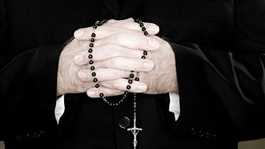 Fa abortire una donna, la Chiesa indaga su un parroco