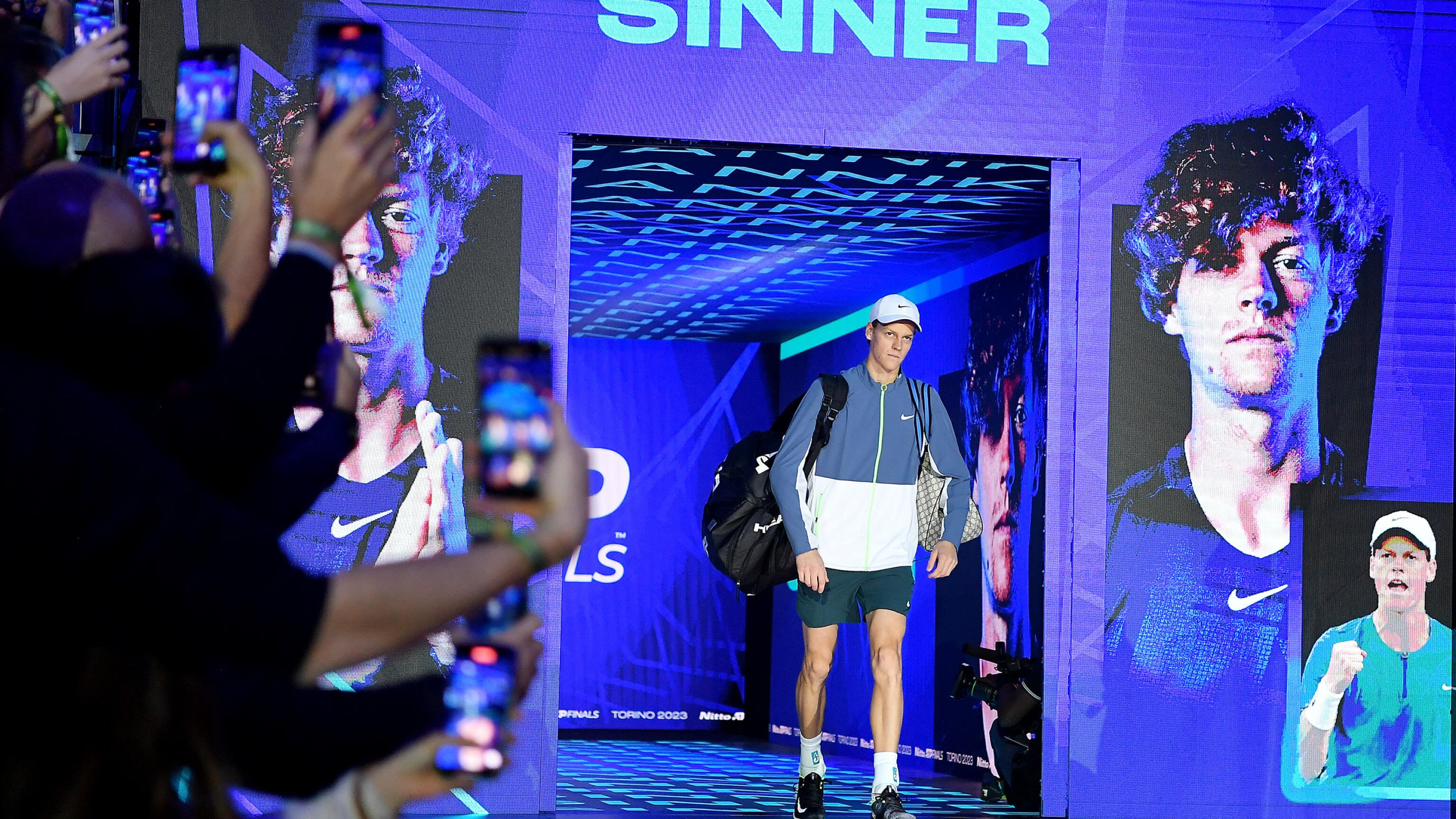 Il malore in tribuna poi il bellissimo gesto di Sinner: cosa è successo agli Atp Finals