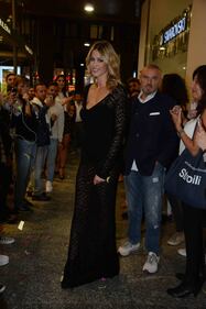 Elena Santarelli, trasparenze a Milano 17