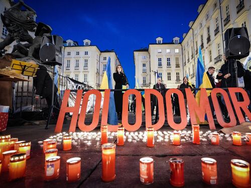 Droni russi su Kiev per l'Holodomor