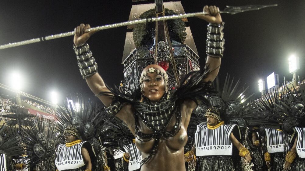 Nel carnevale di Rio si risveglia l'Africa