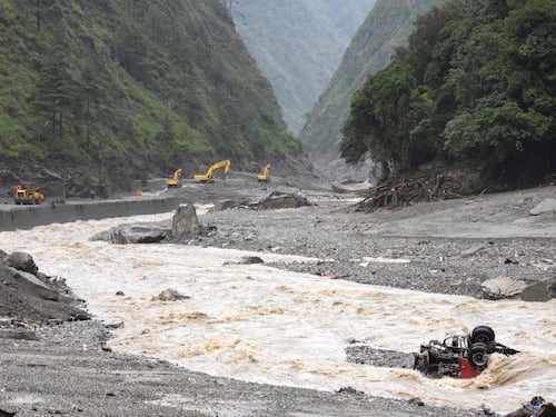 “GLOF”, sisma e temperature cosa è successo in Nepal