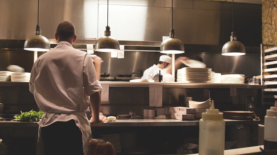 Mantova: chef stellato sequestrato e rapinato nel suo ristorante
