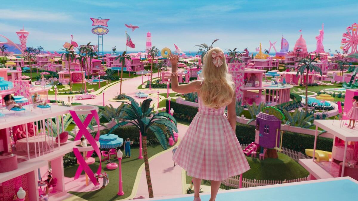 Perché vedere al cinema il film su Barbie? Ecco i 5 motivi fondamentali