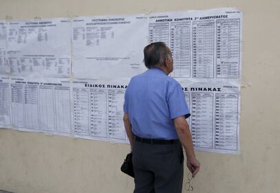 Il popolo greco al voto. Anziani e bambini alle urne per un nuovo governo 14