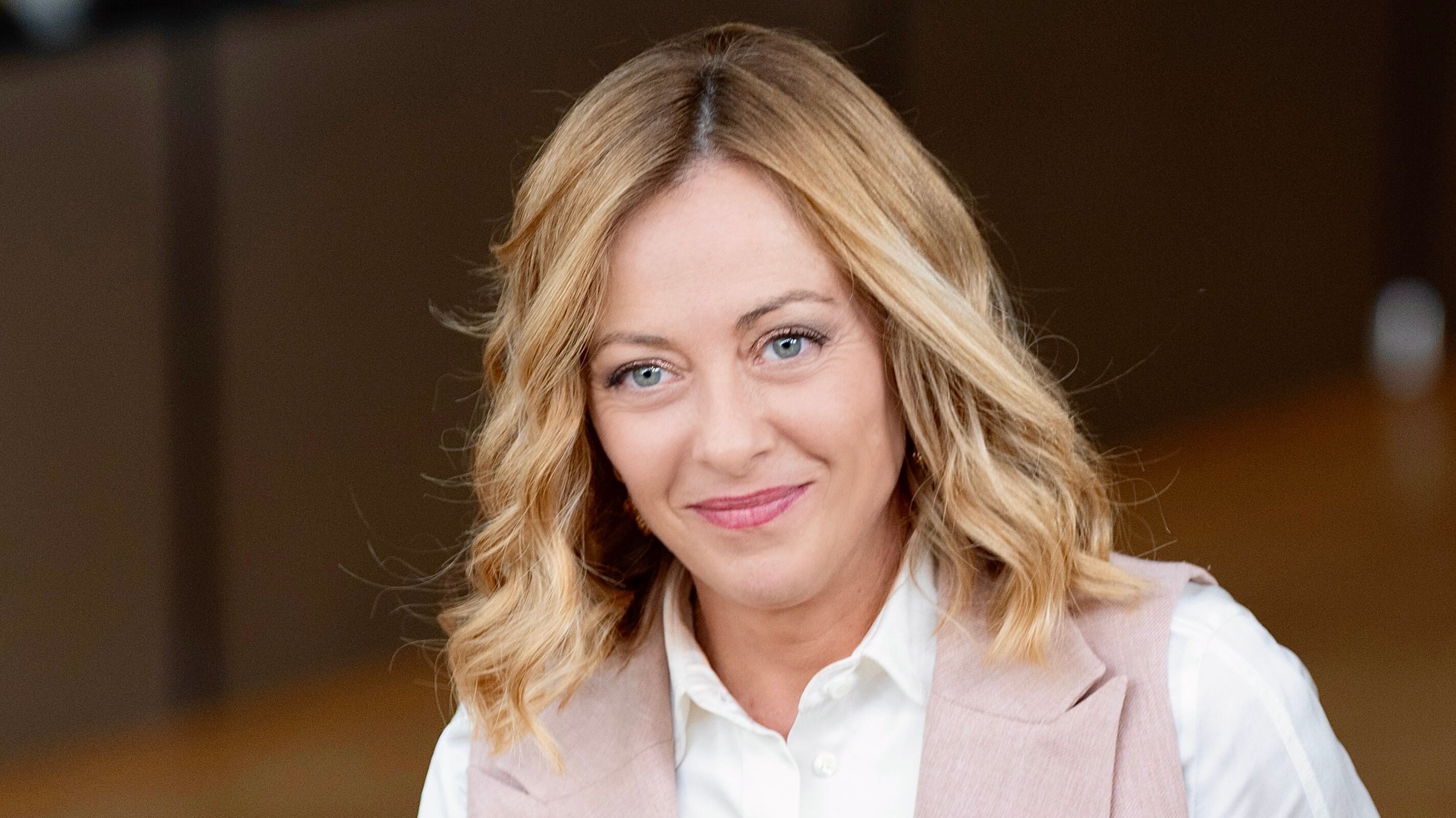 Meloni: "Mai così tanti soldi in sanità". E lo spread scende ai minimi dal 2021