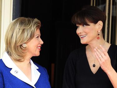 Carla Bruni, l'ex Prèmiere Dame sbarca su Instagram: foto 9