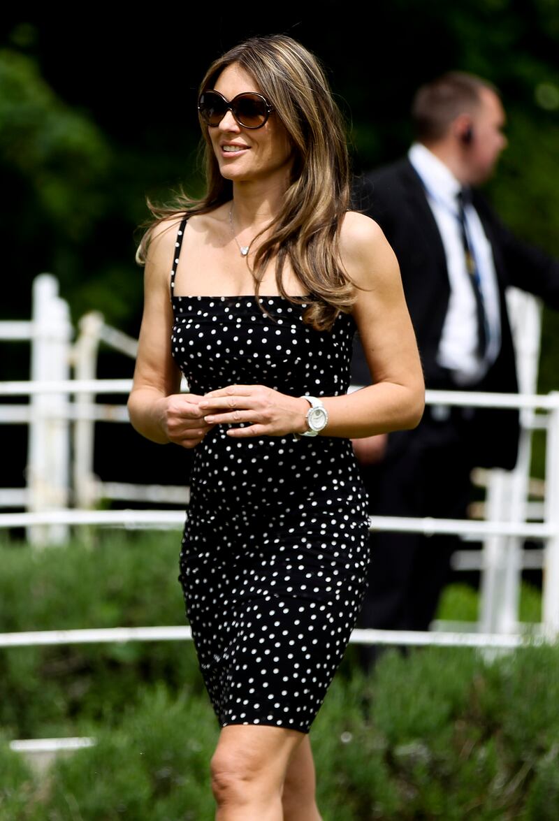 Elizabeth Hurley, sexy tra pubblico e privato 22