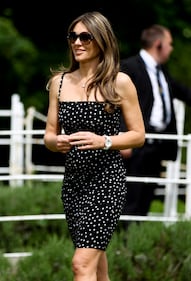 Elizabeth Hurley, sexy tra pubblico e privato 22