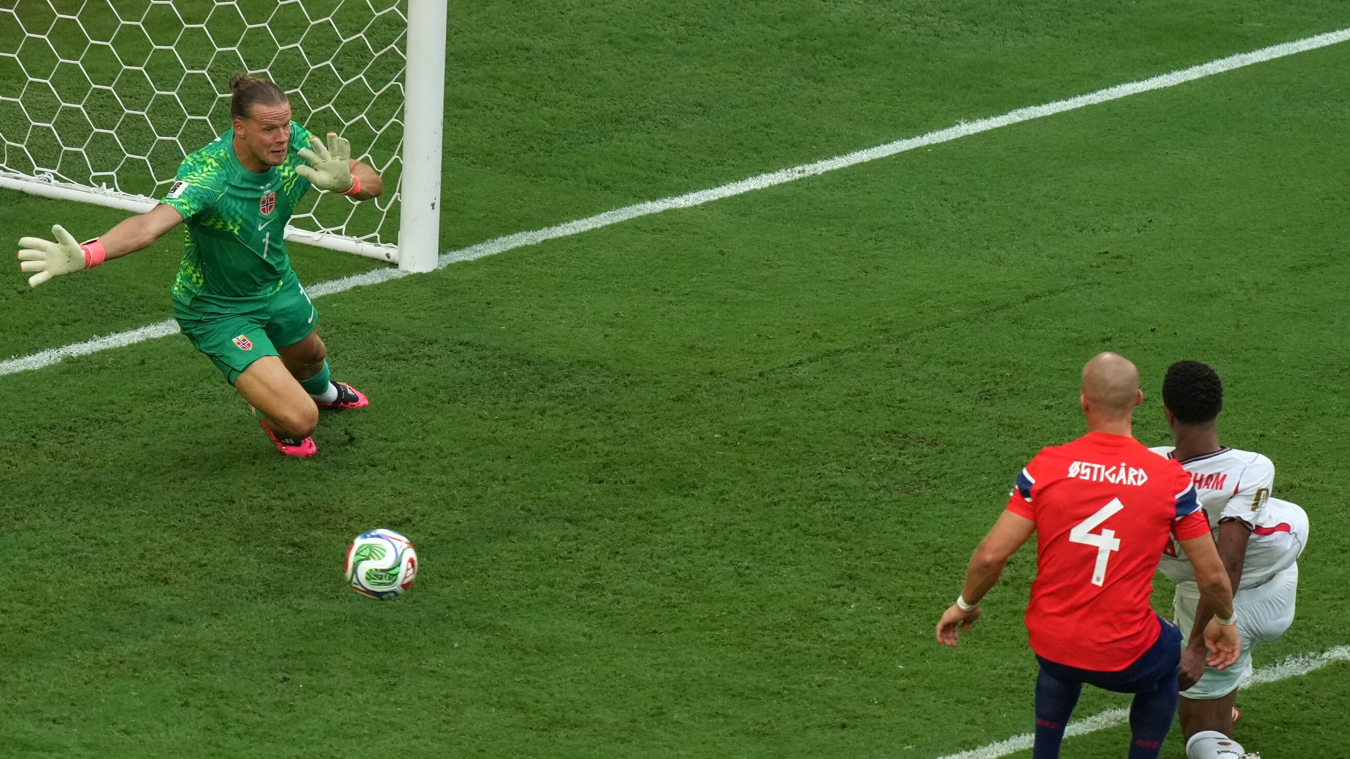 “Il pallone non ha toccato il filo”: il “giallo” del gol dell’Inghilterra alla Norvegia