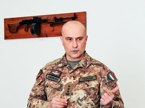"Coraggio, forza e umiltà", così si diventa paracadutisti