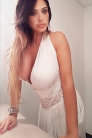 Marika Fruscio seducente a Capri 12