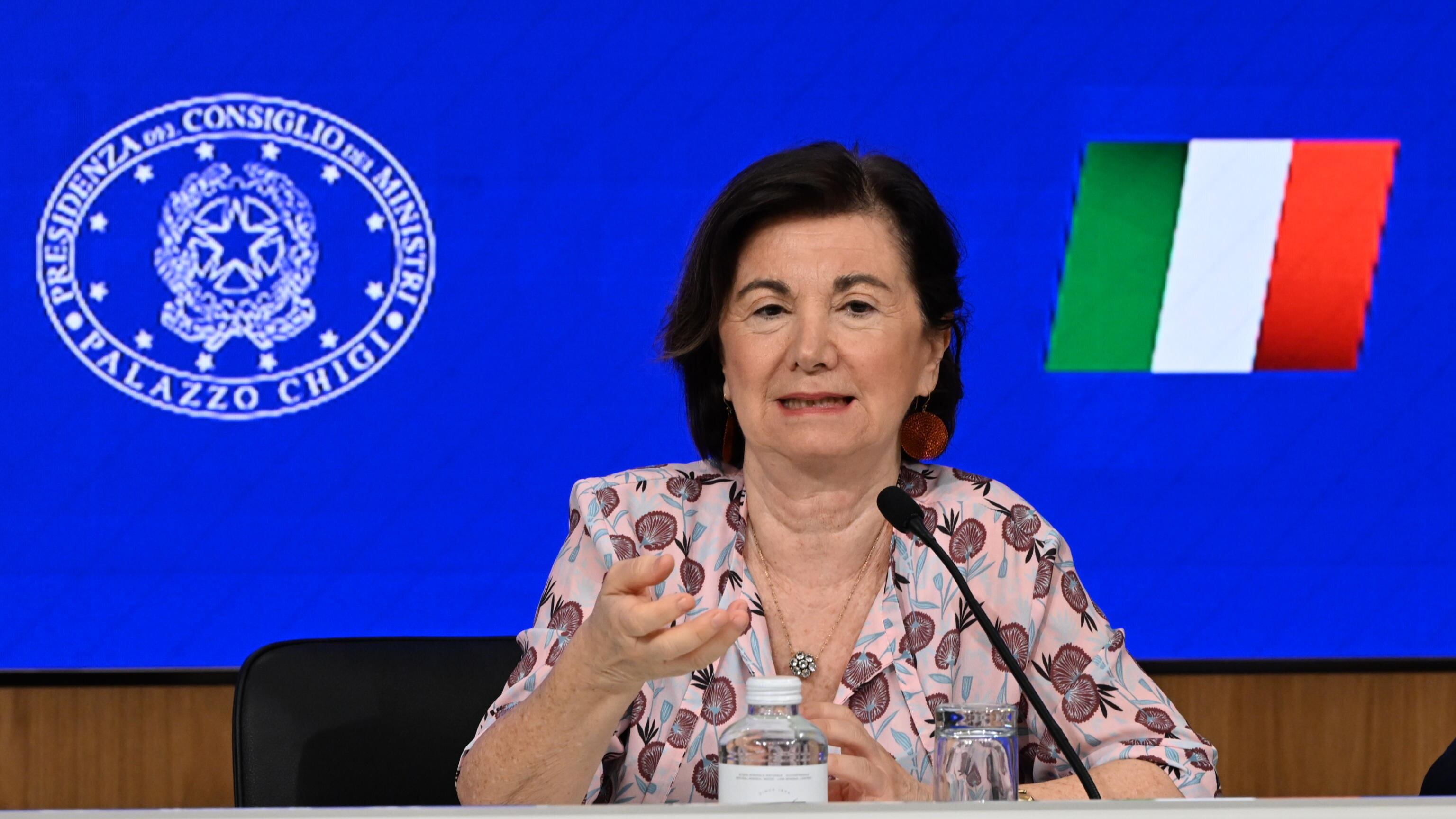 "Gite ad Auschwitz per dire che l'antisemitismo è solo fascista". "Verità fa male": scontro Roccella-Segre