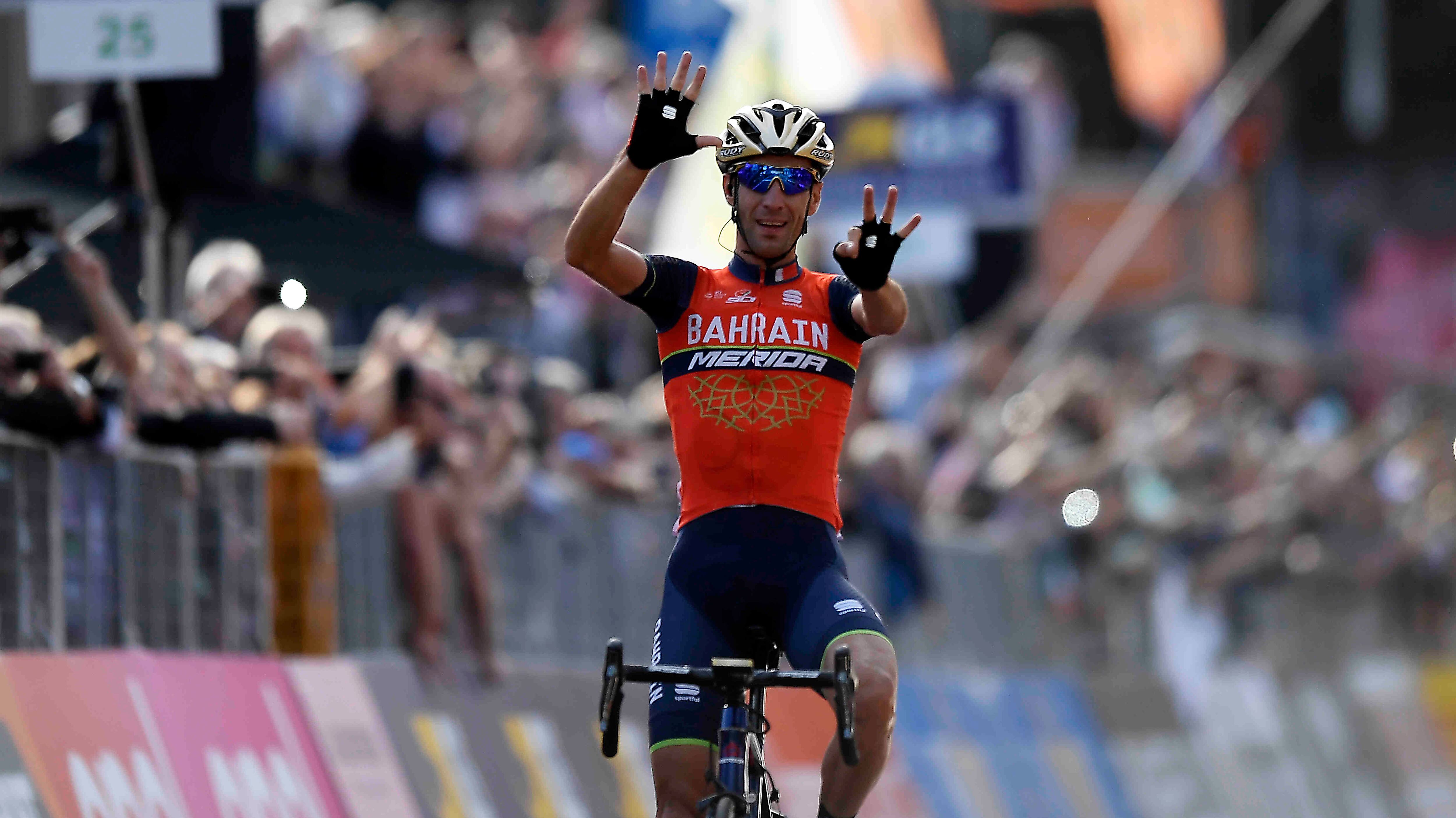 Ghisallo, Nibali dona la maglia ma sogna quella del mondiale