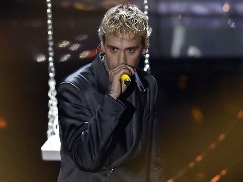 Sanremo 2024: ecco il look della terza serata del Festival di Mr. Rain
