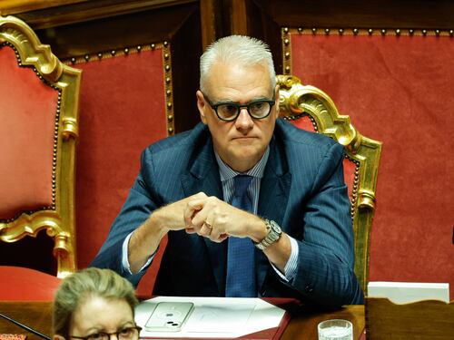 "Quella senatrice ha indicato un obiettivo. Più che l'aula il suo posto è un centro sociale"