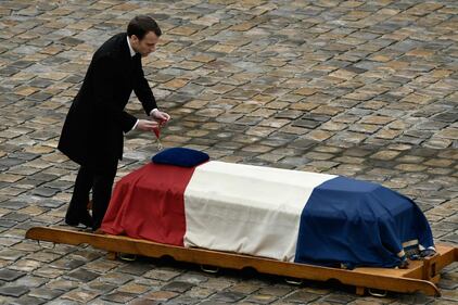 La Francia s'inchina al gendarme eroe 5