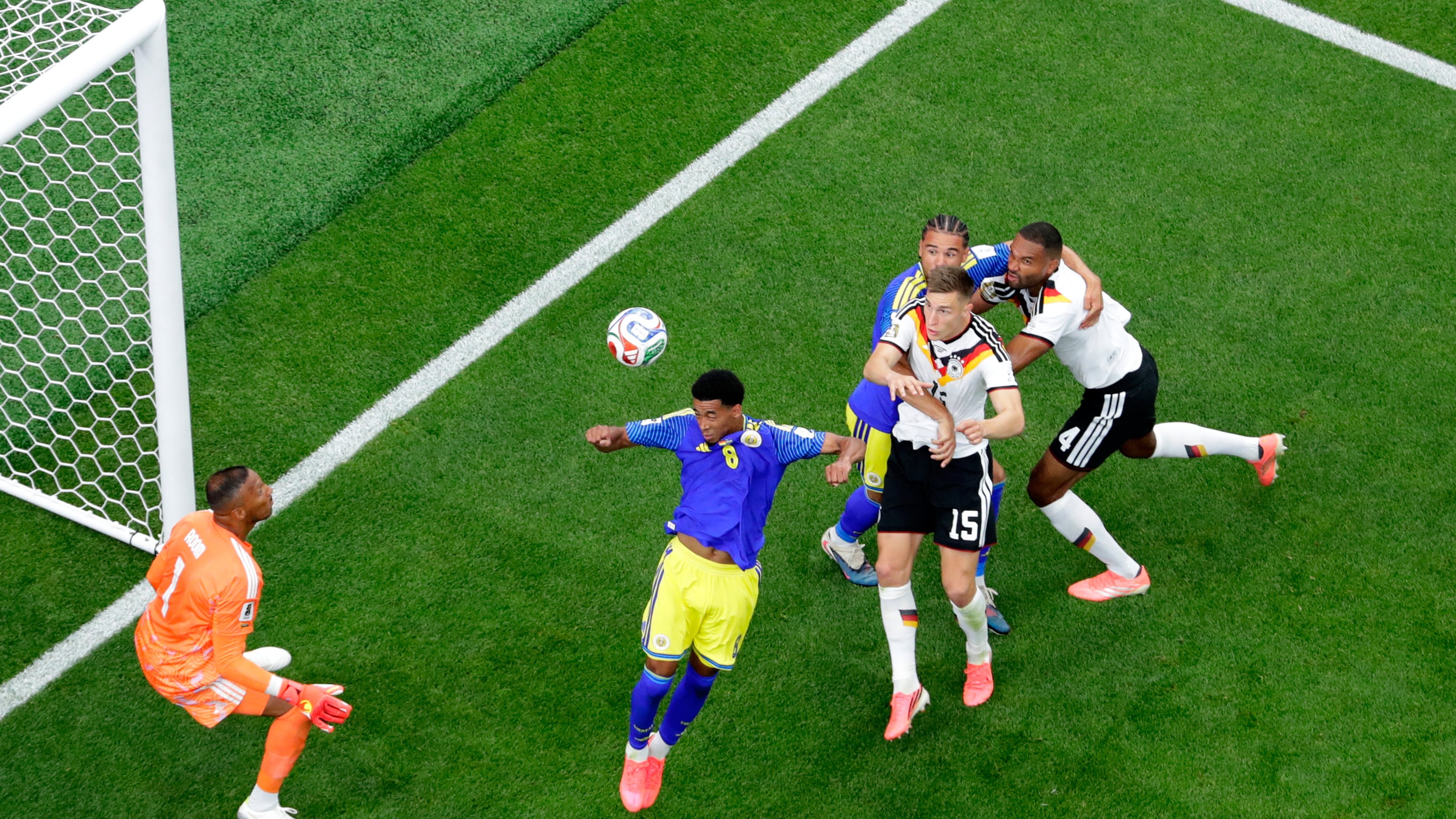 Pause per bere (e fare spot), poco spettacolo e battutacce di Infantino: cosa non va ai Mondiali
