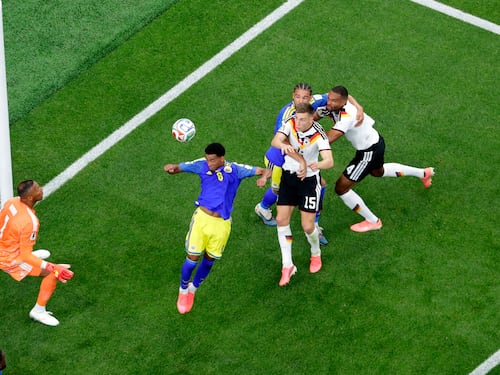 Pause per bere (e fare spot), poco spettacolo e battutacce di Infantino: cosa non va ai Mondiali