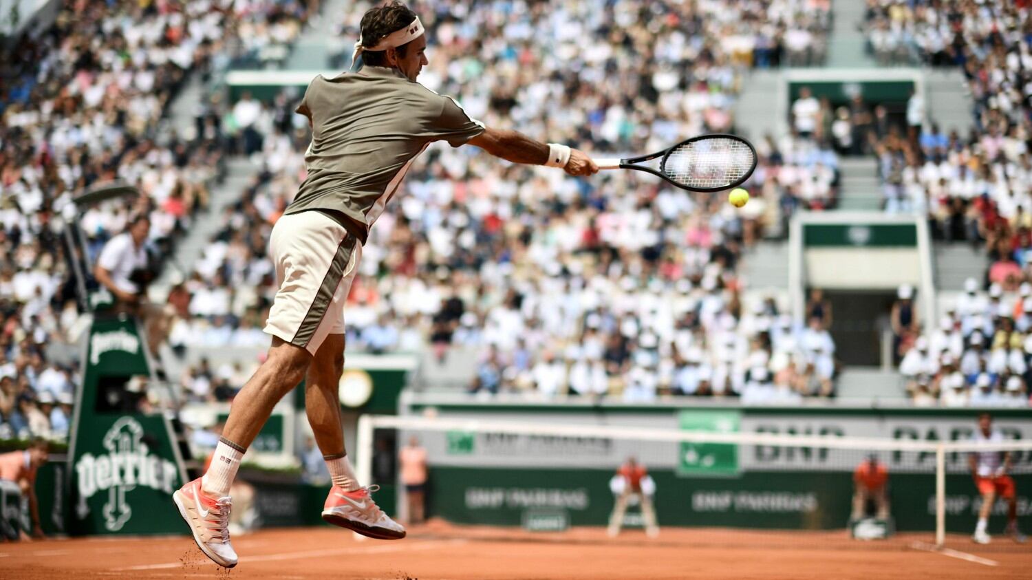 Il vento tradisce Rogerdi nuovo ko con Rafa. E la pioggia grazia Nole