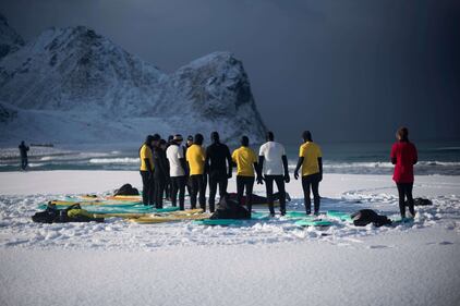 Norvegia, il surf ai confini del circolo polare artico 20