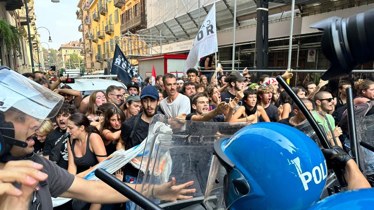 "Solo la lotta...". Ora i centri sociali preparano nuove tensioni