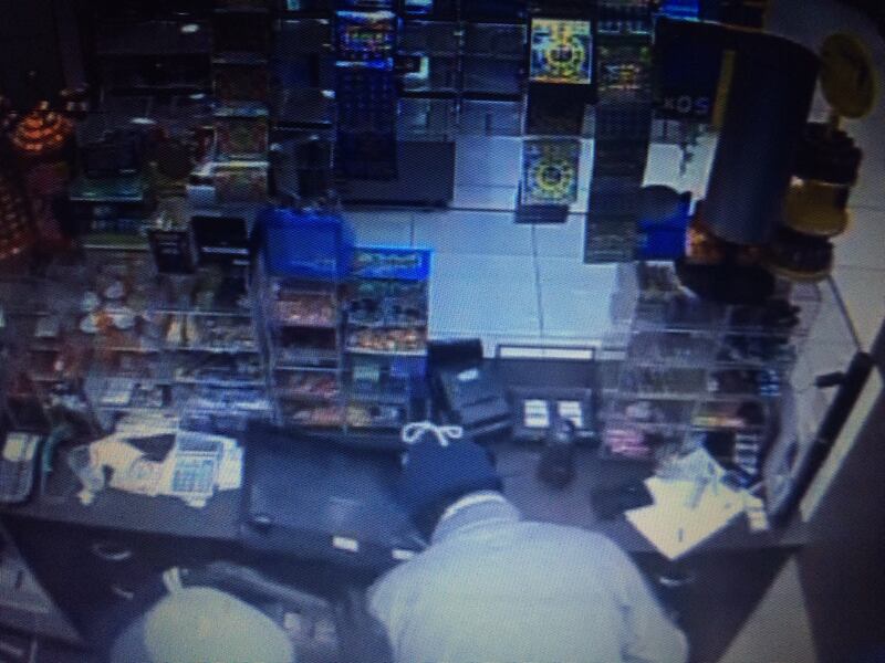 "Troppe rapine, costretti a chiudere il bar di notte": i banditi in azione 4