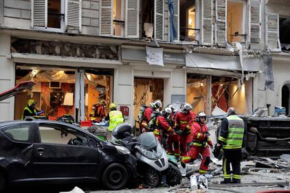Paura a Parigi: forte esplosione in centro 1