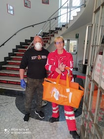 Gli ultras del Monza consegnano pasti a medici e infermieri: "Non siete soli" 4