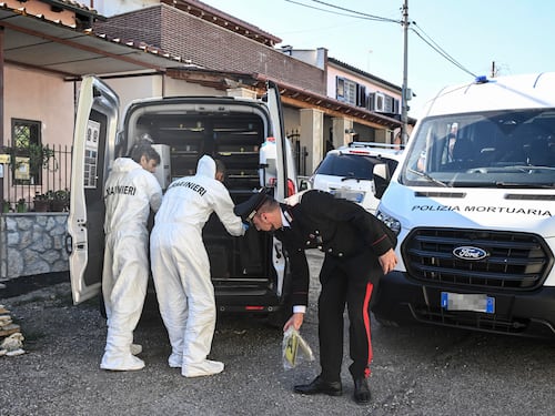 “Non ce la facciamo più a seguirla”. La strage dei due genitori disperati