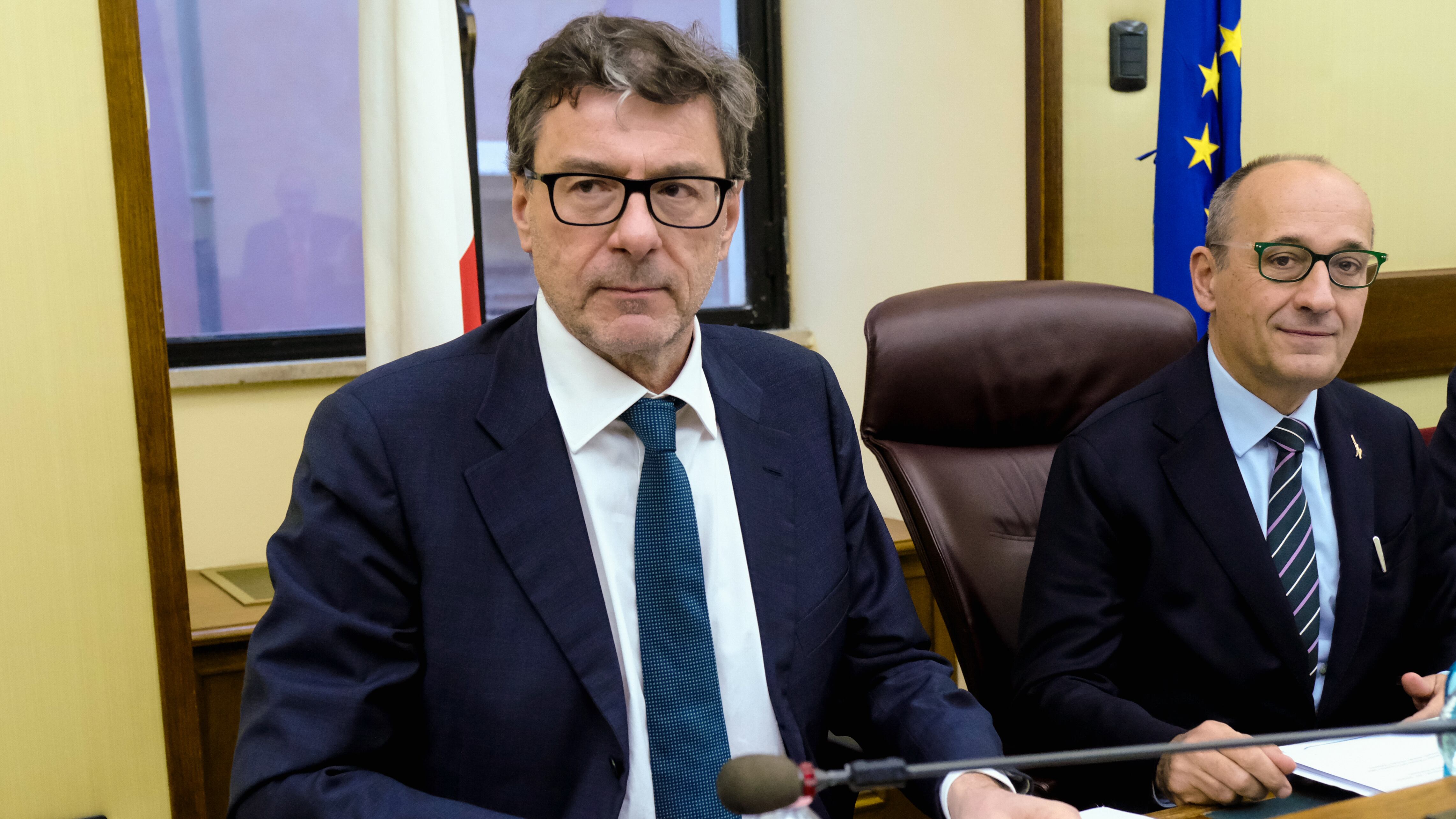 Giorgetti gelido con Orcel: "Abbiamo il golden power"