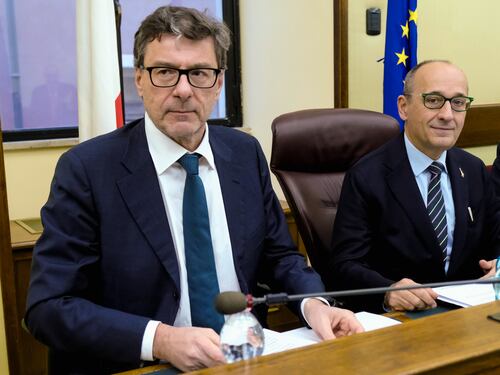 Giorgetti gelido con Orcel: "Abbiamo il golden power"