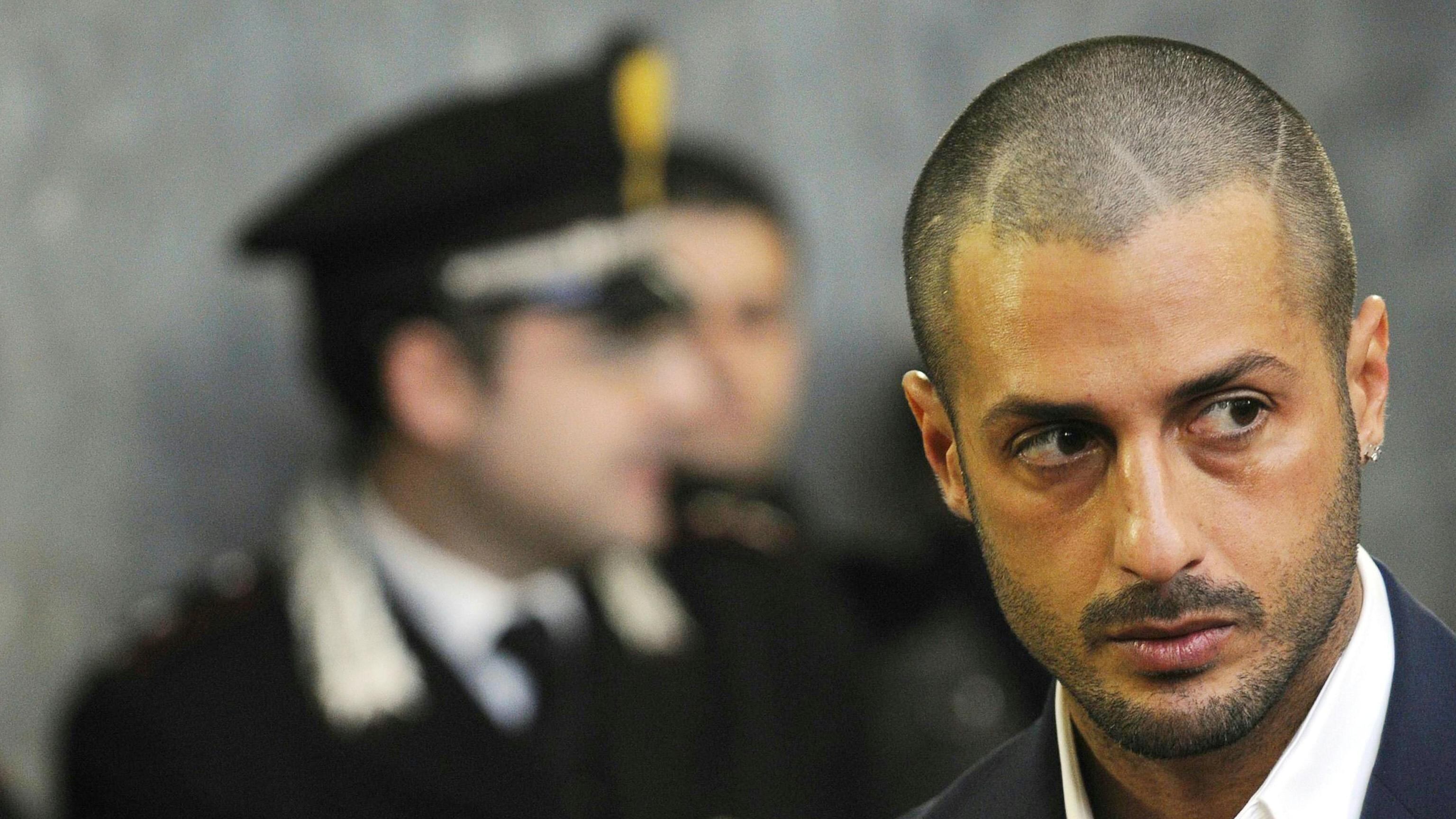 Fabrizio Corona gela la giornalista: "Come sarò a 50 anni? Non ci arrivo"