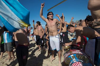 Migliaia di tifosi invadono Rio 6
