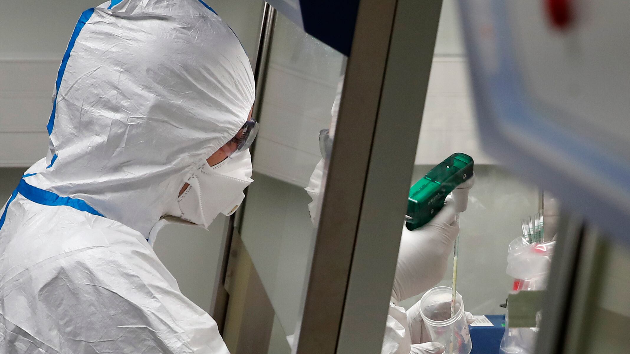 L'ex capo dell'intelligence Gb: "Virus incidente di laboratorio"