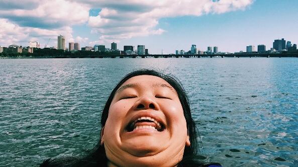 Michelle Liu conquista Instagram con il selfie del doppio mento