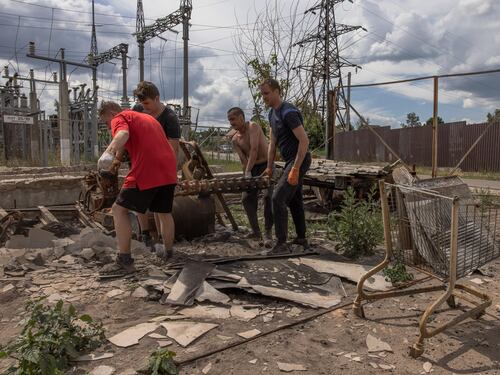 La nuova lunga notte di combattimenti nel Donbass