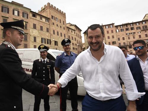 Migranti, Salvini avverte l'Ue: "Faccia poco, ma faccia bene"