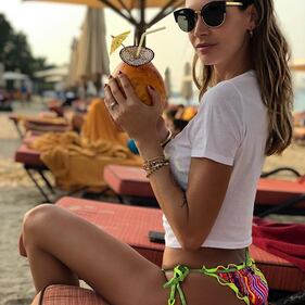 Melissa Satta pronta a festeggiare il Capodanno: lo scatto in bikini è da urlo 3