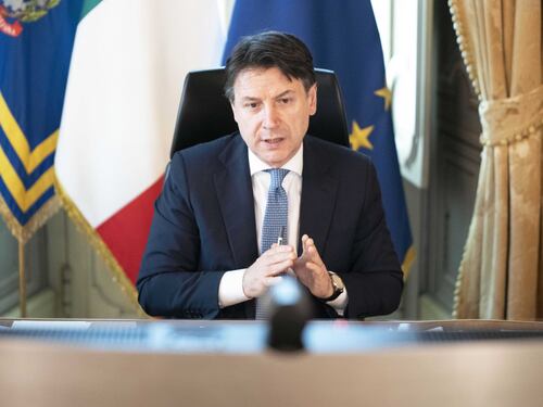 Conte: "Dal 4 maggio più spostamenti". Ma il decreto con la Fase 2 slitta ancora
