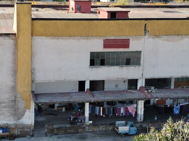 Napoli, l'accampamento dei rom nell'ex mercato ortofrutticolo 11