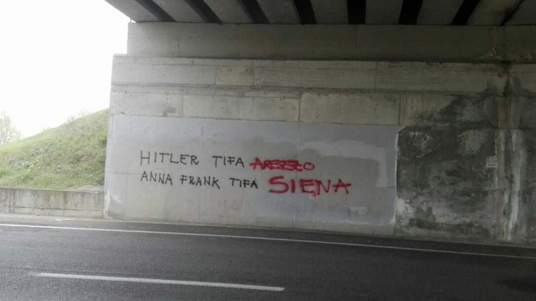 Scritte su Anna Frank e Hitler prima del derby tra Arezzo e Siena