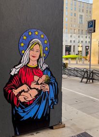 Il drappo blu e l'aureola europea: "Santa Giorgia" madonna laica nel graffito di Milano 3