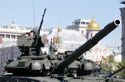 Putin alla parata col nastro degli indipendentisti 13