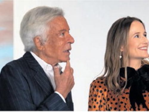 “Aura” di Valentino. La bellezza nasconde il volto e incontra l’arte