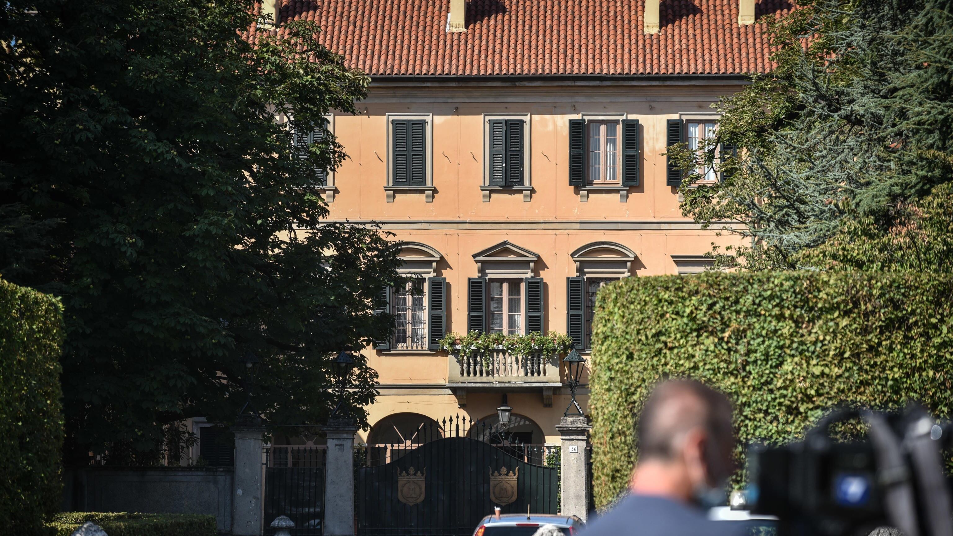 Cos'è il Mausoleo di Berlusconi ad Arcore firmato da Pietro Cascella