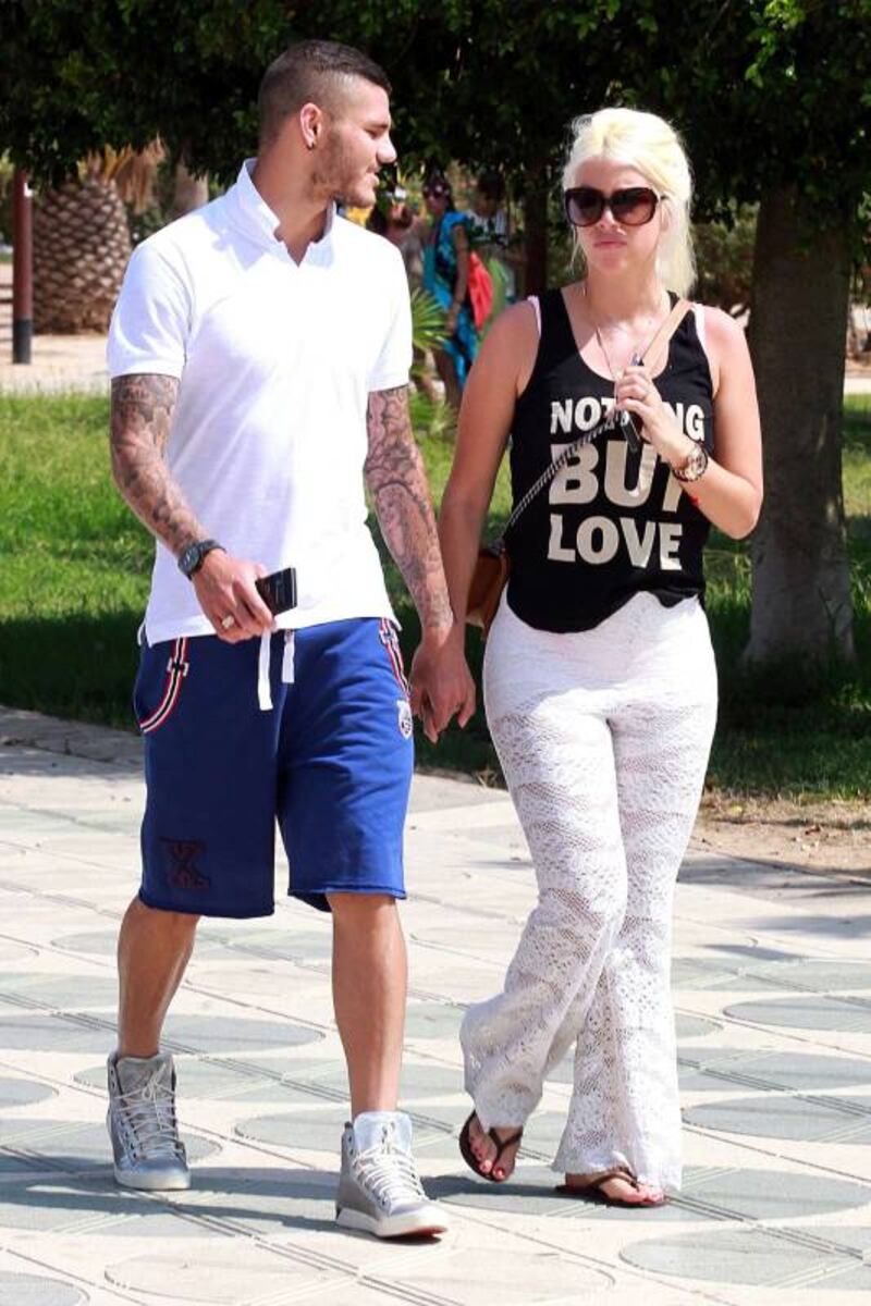 Wanda Nara, selfie da urlo: "triangolo" in archivio, è felice con Icardi 19