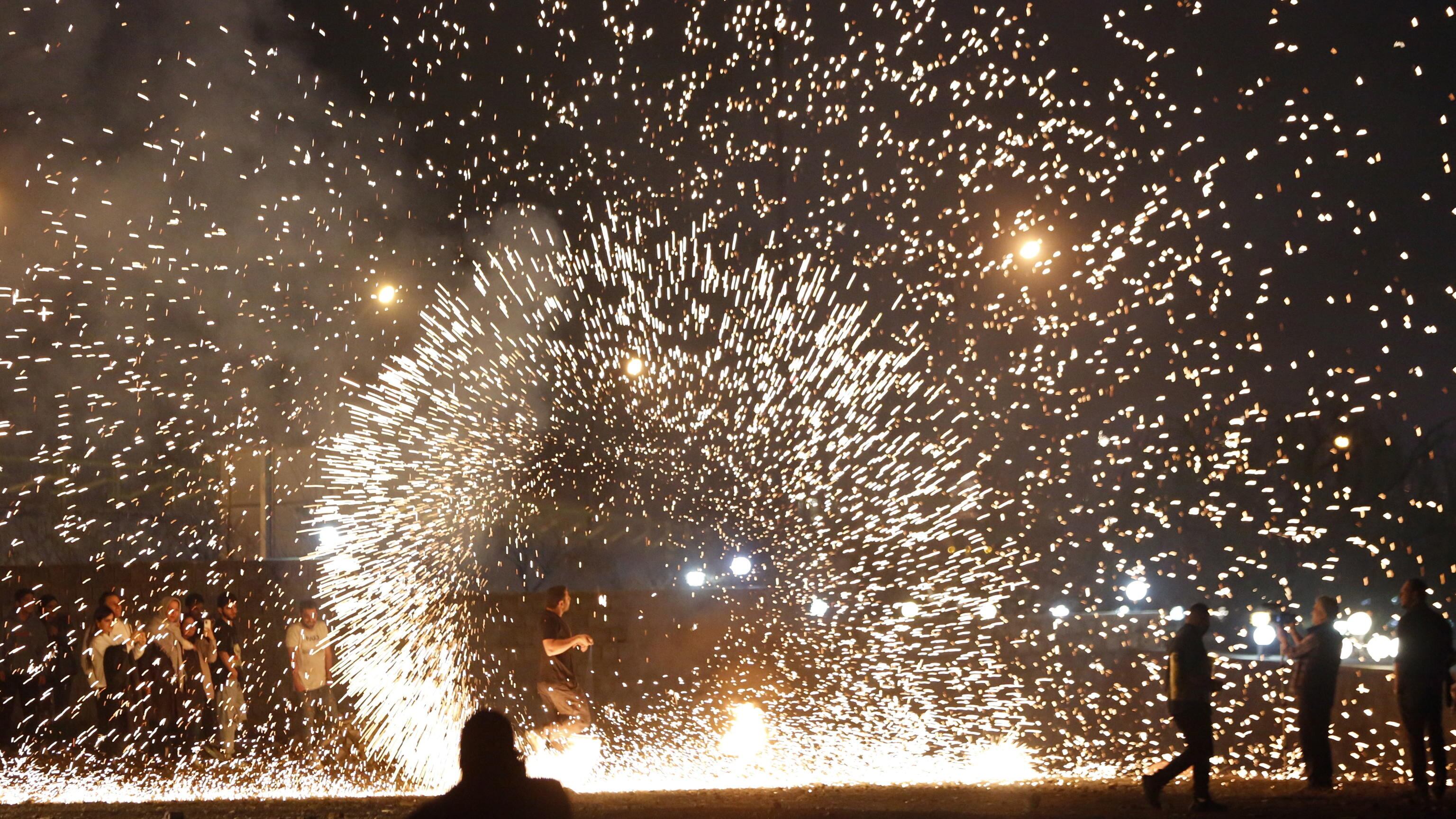 Iran in fiamme. Un capodanno di proteste. Scuole chiuse