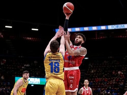 Basket, Brescia cade a Cremona. L'Olimpia Milano aggancia la vetta
