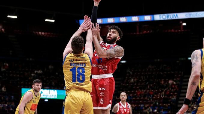 Basket, Brescia cade a Cremona. L'Olimpia Milano aggancia la vetta
